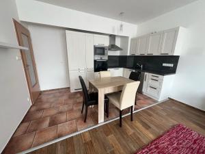 Pronájem bytu 2+kk, Praha - Hlubočepy, Werichova, 47 m2