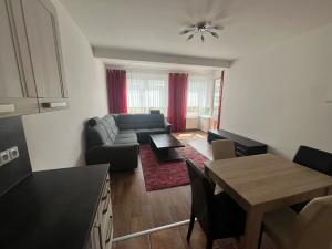 Pronájem bytu 2+kk, Praha - Hlubočepy, Werichova, 47 m2