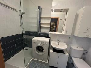 Pronájem bytu 2+kk, Praha - Hlubočepy, Werichova, 47 m2