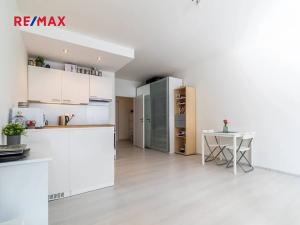 Pronájem bytu 1+kk, Praha - Střížkov, Makedonská, 35 m2