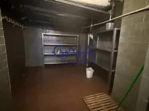 Prodej obchodního prostoru, Jindřichův Hradec, nám. Míru, 1200 m2