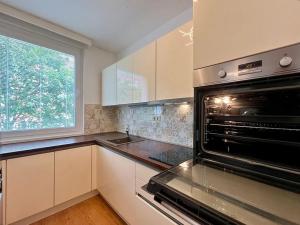 Pronájem bytu 2+kk, Praha - Hlubočepy, Brichtova, 43 m2