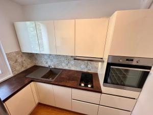 Pronájem bytu 2+kk, Praha - Hlubočepy, Brichtova, 43 m2