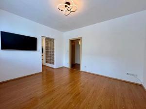 Pronájem bytu 2+kk, Praha - Hlubočepy, Brichtova, 43 m2