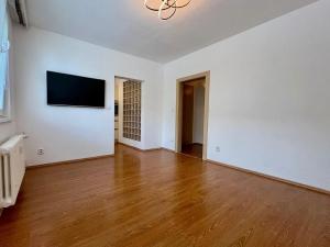 Pronájem bytu 2+kk, Praha - Hlubočepy, Brichtova, 43 m2