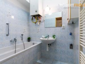 Prodej bytu 2+kk, Praha - Dejvice, Dejvická, 48 m2