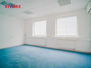 Pronájem skladu, Hradec Králové, Kladská, 2725 m2