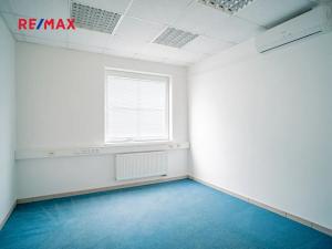 Pronájem skladu, Hradec Králové, Kladská, 2725 m2