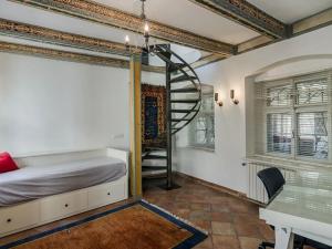 Pronájem bytu 3+1, Praha - Malá Strana, Všehrdova, 80 m2
