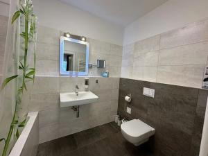 Pronájem bytu 2+kk, Praha - Karlín, U Mlýnského kanálu, 59 m2