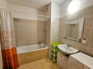 Pronájem bytu 2+kk, Praha - Kbely, Blériotova, 50 m2