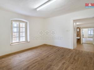 Pronájem obchodního prostoru, Nové Strašecí, Komenského náměstí, 80 m2