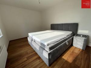 Pronájem bytu 2+kk, Praha - Třebonice, Do zahrádek I, 67 m2