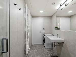 Pronájem bytu 2+kk, Praha - Modřany, Československého exilu, 52 m2