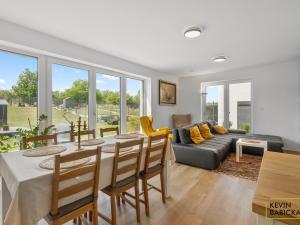 Prodej bytu 4+kk, Holubice, 102 m2