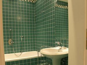 Pronájem bytu 3+1, Praha - Nové Město, Odborů, 80 m2