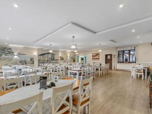 Prodej restaurace, Český Šternberk, 480 m2