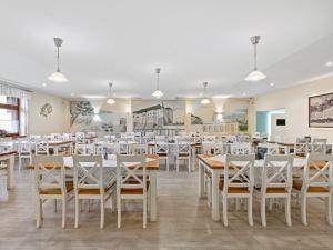 Prodej restaurace, Český Šternberk, 480 m2