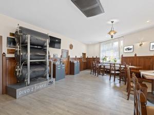 Prodej restaurace, Český Šternberk, 480 m2