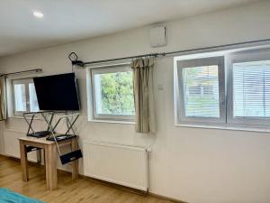 Pronájem domu, Praha - Malešice, U tvrze, 40 m2