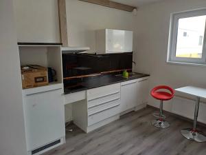 Pronájem bytu 1+kk, Praha - Lipence, Oddechová, 35 m2