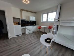 Pronájem bytu 1+kk, Praha - Lipence, Oddechová, 35 m2
