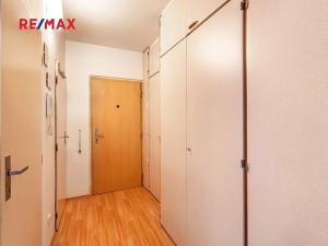 Prodej bytu 2+kk, Praha - Kobylisy, Chabařovická, 47 m2