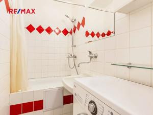 Prodej bytu 2+kk, Praha - Kobylisy, Chabařovická, 47 m2