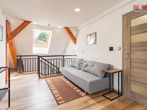 Pronájem atypického bytu, Hoštice, 60 m2