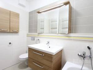 Pronájem bytu 2+kk, Praha - Modřany, Československého exilu, 53 m2