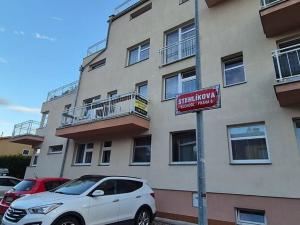 Pronájem garážového stání, Praha - Suchdol, Internacionální, 15 m2