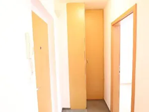 Pronájem bytu 2+kk, Praha - Zbraslav, Aleny Santarové, 42 m2