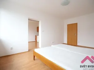 Pronájem bytu 2+kk, Praha - Zbraslav, Aleny Santarové, 42 m2