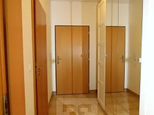 Pronájem bytu 1+kk, Praha - Košíře, Pod Kavalírkou, 45 m2