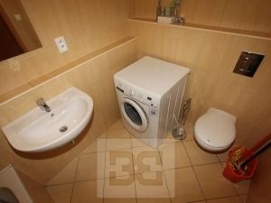 Pronájem bytu 1+kk, Praha - Košíře, Pod Kavalírkou, 45 m2