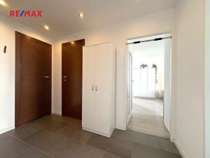 Prodej bytu 3+1, Praha - Újezd nad Lesy, Žárovická, 63 m2