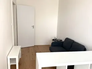 Pronájem bytu 1+kk, Klecany, V Honech, 30 m2