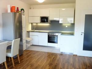 Pronájem bytu 2+kk, Praha - Modřany, Fikerova, 67 m2