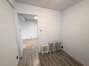Pronájem obchodního prostoru, Praha - Žižkov, Čajkovského, 35 m2