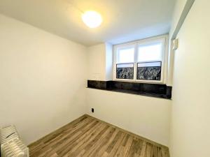 Pronájem obchodního prostoru, Praha - Žižkov, Čajkovského, 35 m2