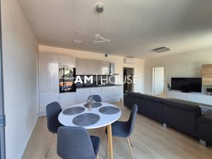 Pronájem bytu 2+kk, Praha - Žižkov, Pod Vítkovem, 60 m2