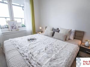 Pronájem bytu 2+kk, Praha - Stodůlky, náměstí Junkových, 49 m2