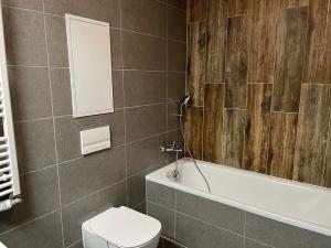 Pronájem bytu 2+kk, Praha - Hlubočepy, náměstí Olgy Scheinpflugové, 56 m2
