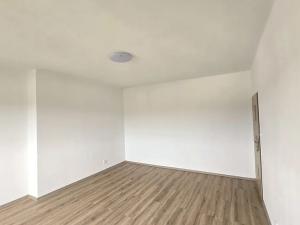 Pronájem bytu 1+1, Kralupy nad Vltavou, nám. Mládežníků, 38 m2