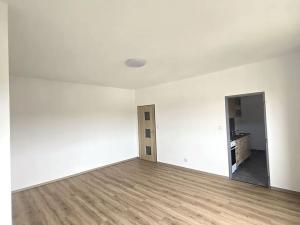 Pronájem bytu 1+1, Kralupy nad Vltavou, nám. Mládežníků, 38 m2