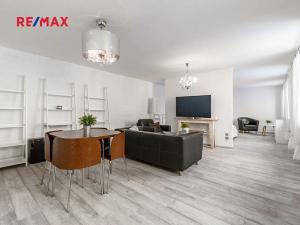 Prodej atypického bytu, Praha - Karlín, Pernerova, 60 m2