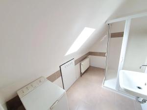 Pronájem bytu 2+kk, Praha, U páté baterie, 50 m2