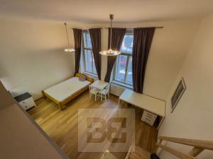 Pronájem bytu 1+kk, Praha - Žižkov, Zvonařova, 40 m2