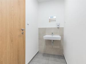 Prodej obchodního prostoru, Praha, U Pergamenky, 108 m2