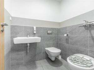 Prodej obchodního prostoru, Praha, U Pergamenky, 108 m2